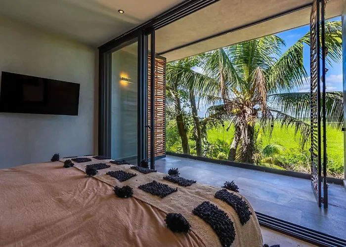 Beachfront 3br With Ocean Views In Bahía Solimán 002 *